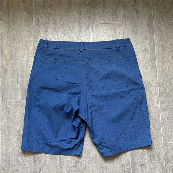lululemon Men's printed Blue dress shorts - Picture 4 of 4